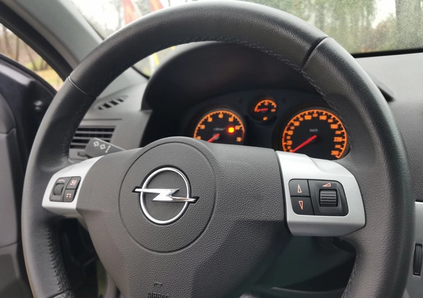 Opel Astra cena 17500 przebieg: 243080, rok produkcji 2011 z Ostróda małe 704